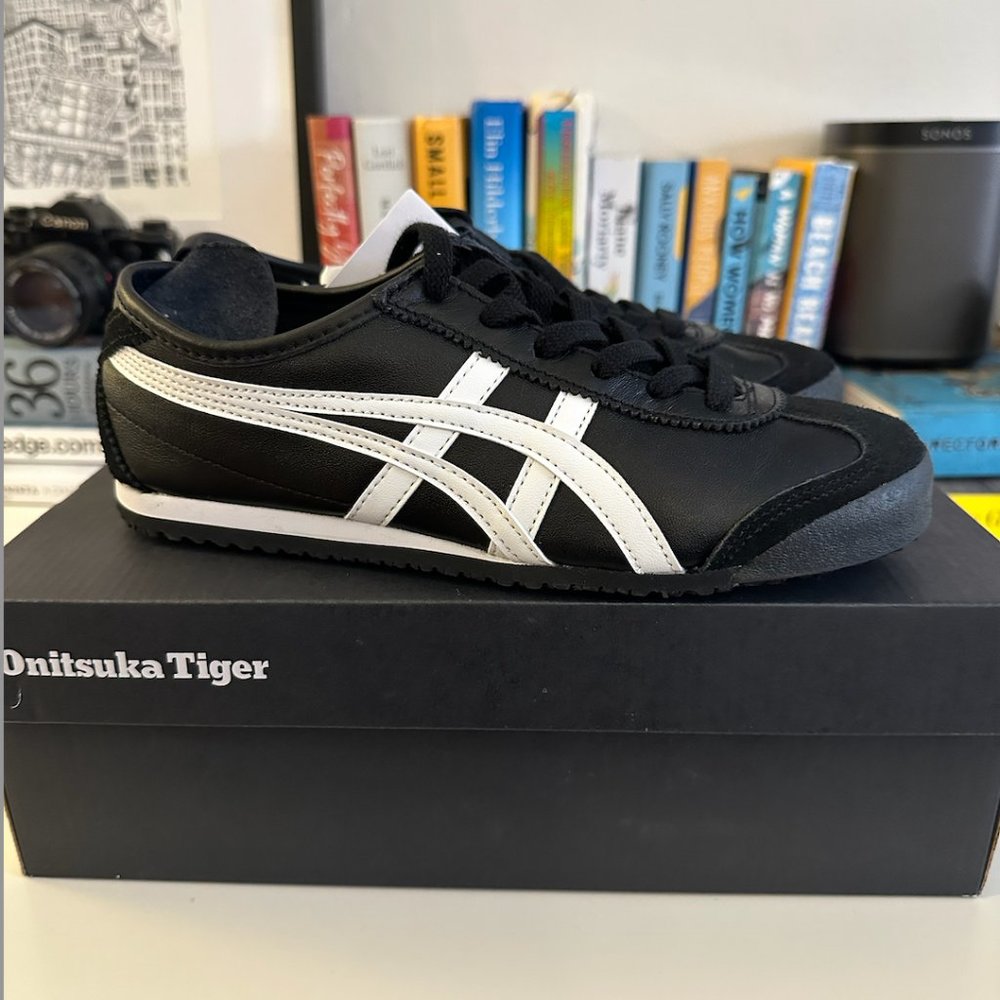 *BRAND NEW* Onitsuka Tiger Mexico 66 Black